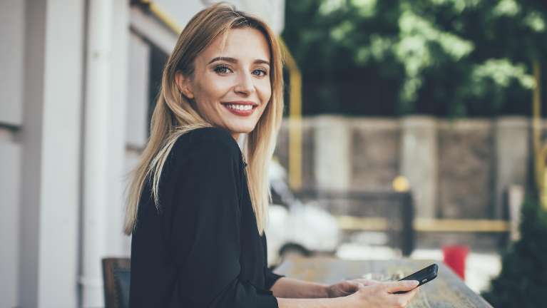 Cosmetic Dentist Brentwood | woman smiling outdoors